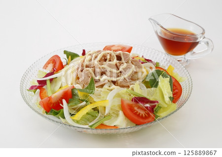 Plenty of vegetable salad udon 125889867