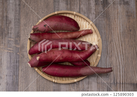 The process of making dried sweet potato The process of making dried sweet potato 125890303