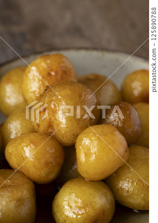 帶皮燉小土豆 125890788