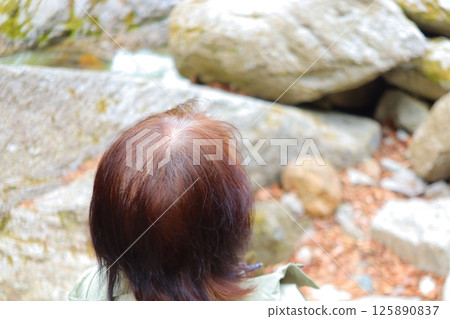 Mother's thinning hair Japanese Mother's thinning hair Japanese 125890837