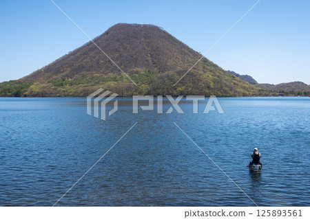 Fresh greenery of Lake Haruna and Mount Haruna, Gunma Prefecture Fresh greenery of Lake Haruna and Mount Haruna, Gunma Prefecture 125893561