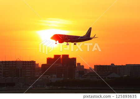 [Fukuoka Prefecture] Fukuoka Airport at sunset 125893635