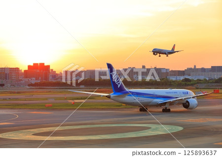 [Fukuoka Prefecture] Fukuoka Airport at sunset 125893637