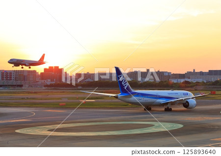 [Fukuoka Prefecture] Fukuoka Airport at sunset 125893640