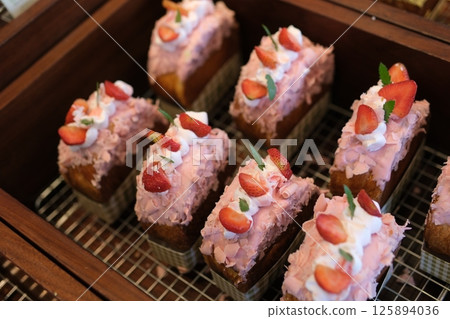 round croissant with strawberries circular croissant (super summer berries) with pink raspberry glaze. Round French or New-York Roll croissant isolated on white background round croissant with strawberries circular croissant (super summer berries) with pink raspberry glaze. Round French or New-York Roll croissant isolated on white background 125894036