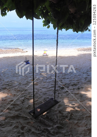 竹富島的星沙灘與鞦韆（Kaiji Beach） 125894263