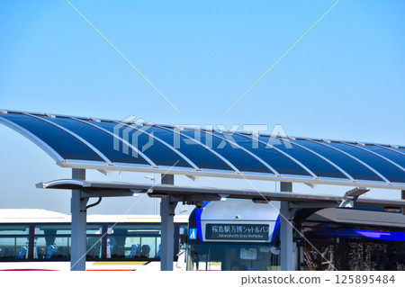 夢島交通1號航廈安裝的鈣鈦礦太陽能電池 125895484