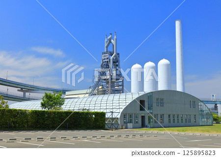 [Fukuoka Prefecture] The ruins of Higashida No. 1 blast furnace and Kitakyushu Science Museum (Space LABO ANNEX) on a clear day 125895823