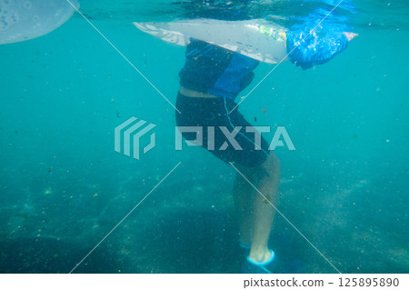 blue water, ocean, sea 125895890