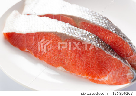 Salmon salmon fillet 125896268