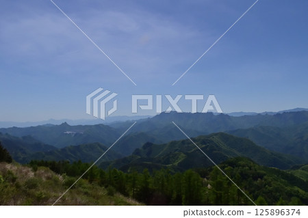 從三賀穂超級森林道路的觀景台眺望的龍神山和二子山 從三賀穂超級森林道路的觀景台眺望的龍神山和二子山 125896374