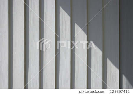 Soft light and shadows on simple textured walls. 125897411