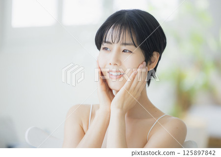 Beauty image of young women Beauty image of young women 125897842