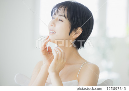 Beauty image of young women Beauty image of young women 125897843