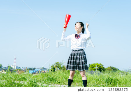 High school students cheering with megaphones 125898275
