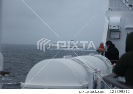 Passing ferry from the ferry 125899812