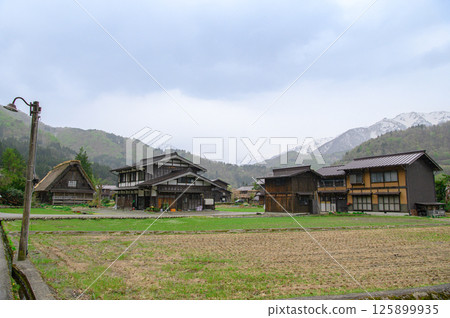 陰天的白川鄉 125899935