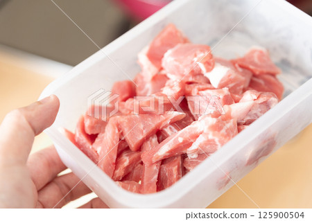 Image of prepared beef in a Tupperware container (stock photo) 125900504
