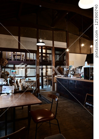 傳統日本咖啡館的內部 傳統日本咖啡館的內部 125900740