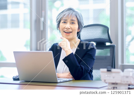 Senior business woman working at the office 125901371