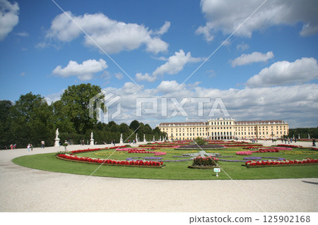Beautiful palace gardens in Austria on a sunny summer day 125902168