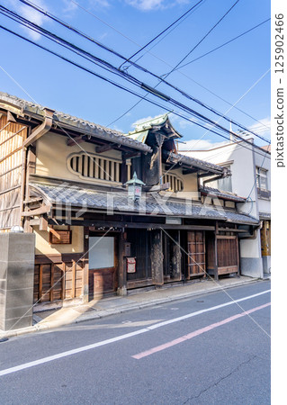 A symbol of Kyoto's townhouse tradition and history: Hata Residence (a merchant's house from the Edo period) in Taishiyamacho A symbol of Kyoto's townhouse tradition and history: Hata Residence (a merchant's house from the Edo period) in Taishiyamacho 125902466