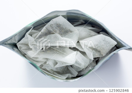 Cold brewed green tea bags 125902846