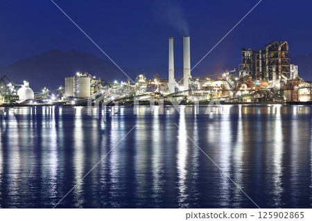 [Yamaguchi Prefecture] Night view of Shunan Petrochemical Complex 125902865