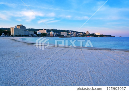 Shirahama Beach in Shirahama Town, Wakayama Prefecture 125903037