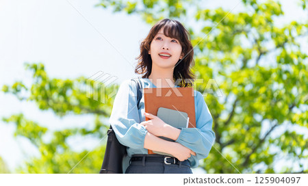 Smiling woman/businesswoman walking outdoors Smiling woman/businesswoman walking outdoors 125904097