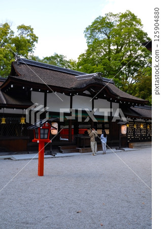 參觀下鴨神社和河合神社的人們 125904880