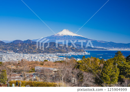 冬日晴朗時分靜岡市日本平的景色（靜岡縣） 125904999