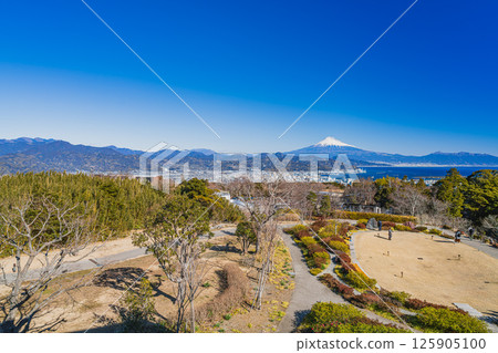 Scenery of Nihon-daira in Shizuoka City on a clear winter day (Shizuoka Prefecture) Scenery of Nihon-daira in Shizuoka City on a clear winter day (Shizuoka Prefecture) 125905100
