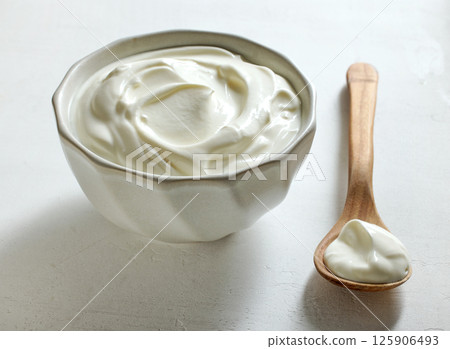 bowl of sour cream jogurt 125906493
