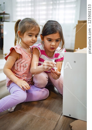 Building memories together with joy and creativity in playtime 125908153