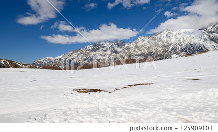 Snowcapped peaks of Caucasus mountains along the Georgian Military Road, major route from Georgia to Russia 125909101
