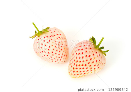 Fresh white strawberries 125909842