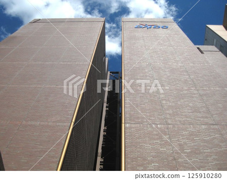 The now defunct Tokyo Daido Life Building by Kisho Kurokawa 125910280