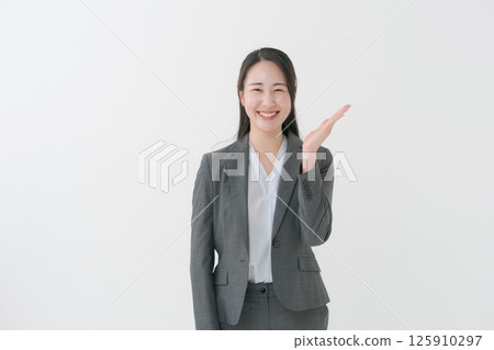 穿西裝的女人 125910297