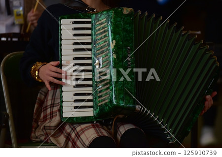 Learning presentation, children, hand, under 125910739