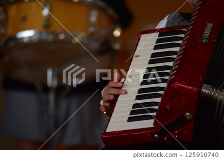 學習演示,兒童,手,下 學習演示,兒童,手,下 125910740