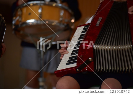 Learning presentation, children, hand, under 125910742