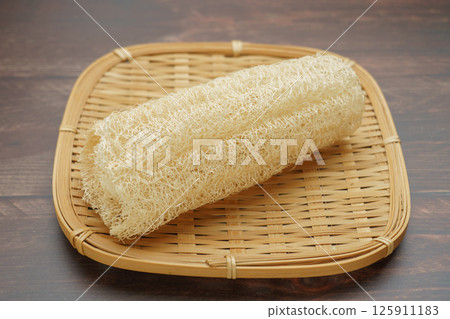 Scoop of loofah 125911183