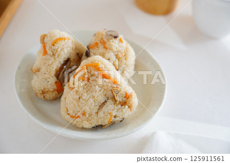 rice ball rice ball 125911561