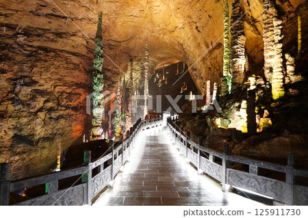 Magnificent Stalactites and Stalagmites Inside Huanglong(Yellow Dragon) Cave, Zhangjiajie, China 125911730