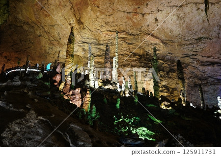 Magnificent Stalactites and Stalagmites Inside Huanglong(Yellow Dragon) Cave, Zhangjiajie, China 125911731