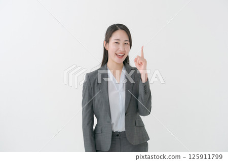 穿西裝的女人 125911799
