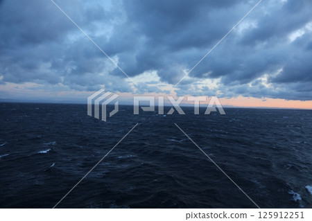 從渡輪上看到的富士山 125912251