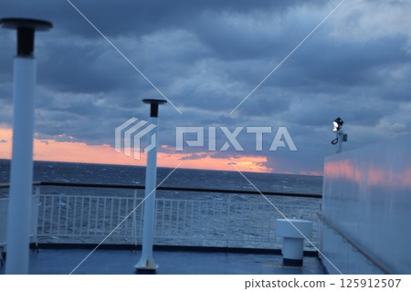 從渡輪上看到的太平洋 125912507