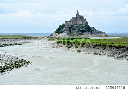 The coast leading to Mont Saint-Michel 125912616
